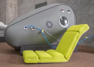 Seated hyperbaric chamber