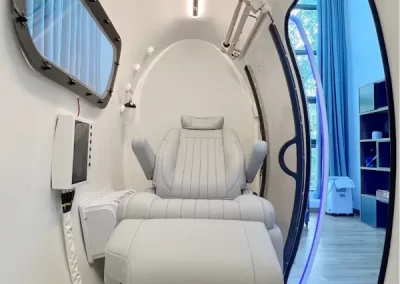 Inside view of seating and the door for a walk-in hyperbaric chamber