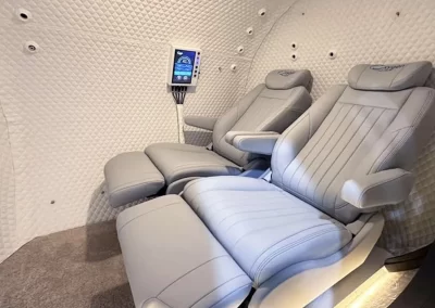 Plus sized walk-in hyperbaric chamber with two seats